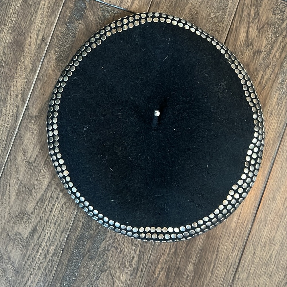 kokin wool black beret with metal rivets super special - Picture 6 of 6